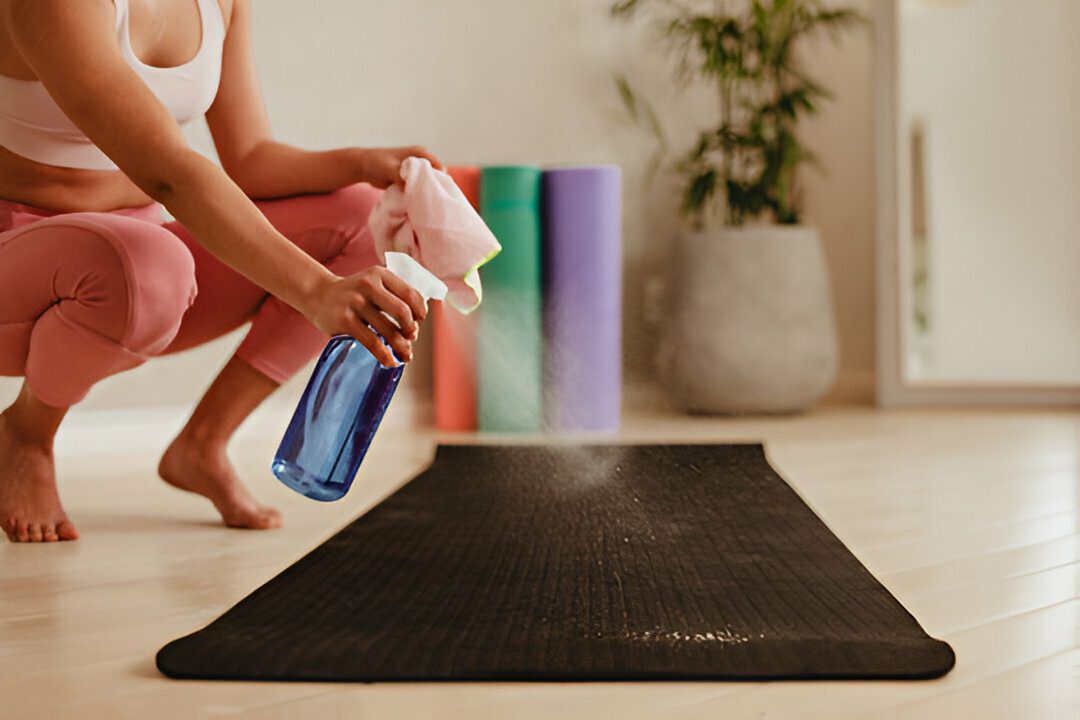 How to Make a Homemade and Ecological Spray to Clean the Yoga Mat